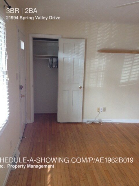 Foto del edificio - 21994 Spring Valley Dr