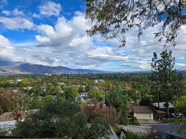 Building Photo - 300 Sequoia Dr