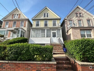 Building Photo - 817 Garden St