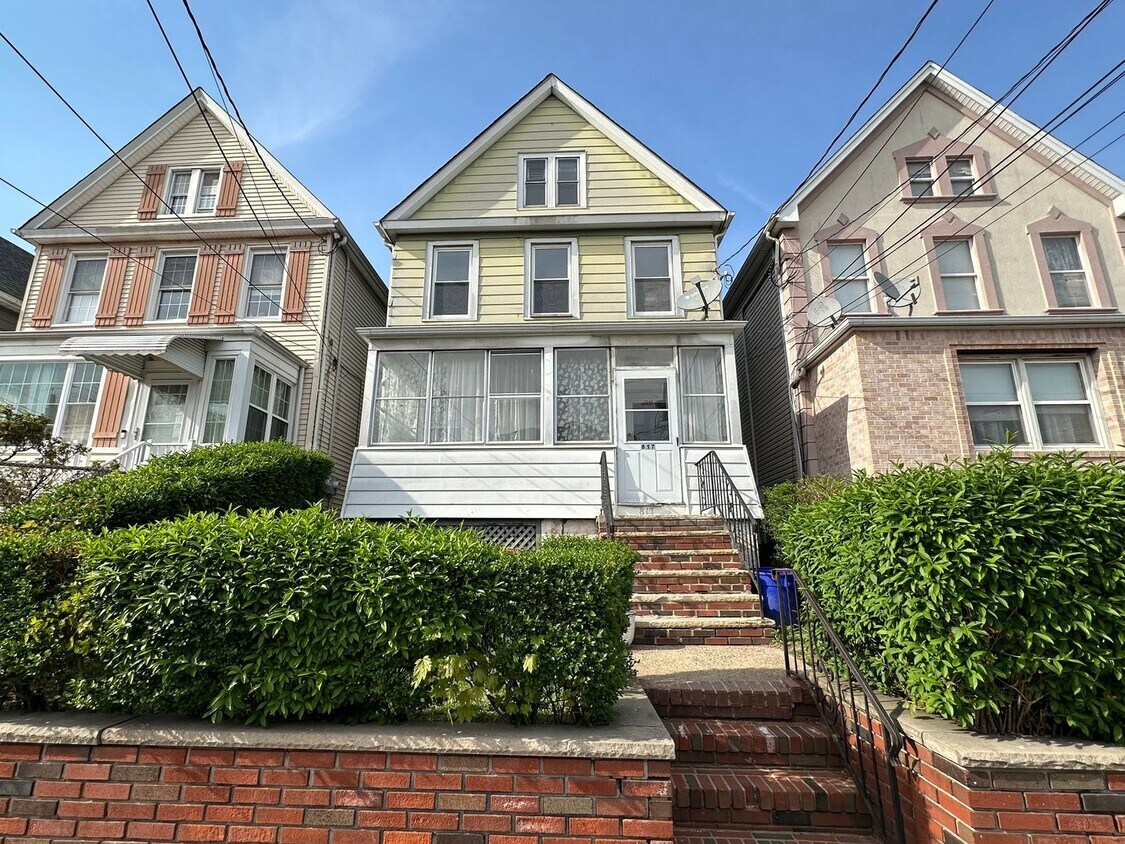 Photo - 817 Garden St