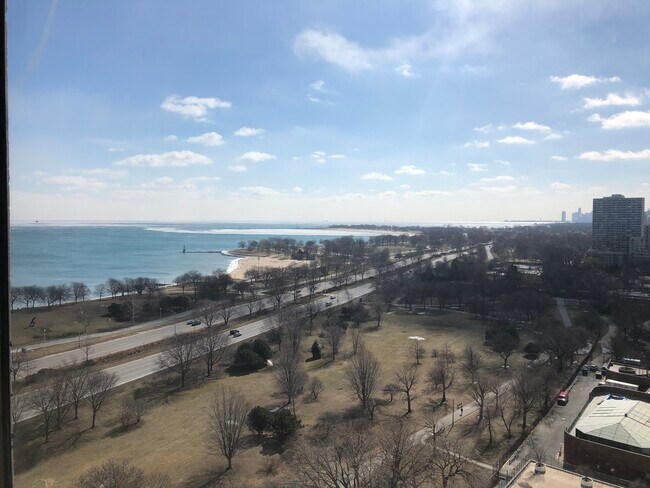 Vista de la sala de estar - 5455 N Sheridan Rd
