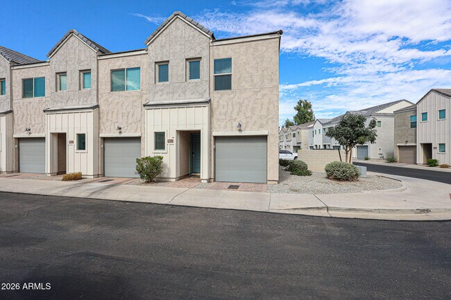 Building Photo - 2236 W Laurie Ln