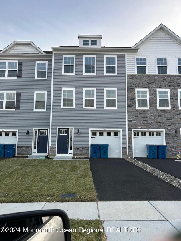 Primary Photo - 290 Mantoloking Dr
