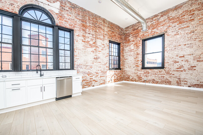 Building Photo - 301 N Loudoun St