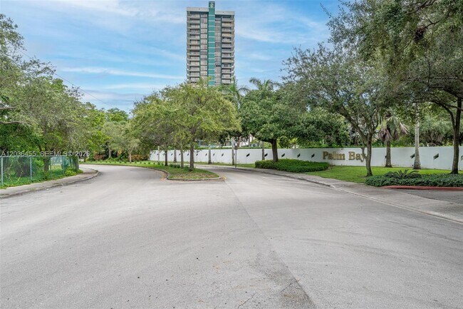 Foto del edificio - 780 NE 69th St