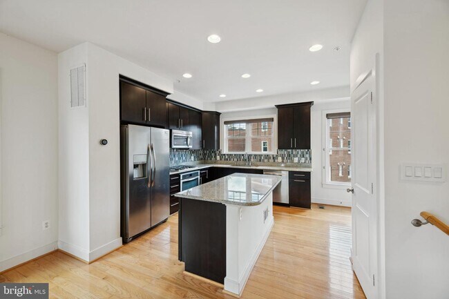 Building Photo - 2925 Chancellor's Way NE