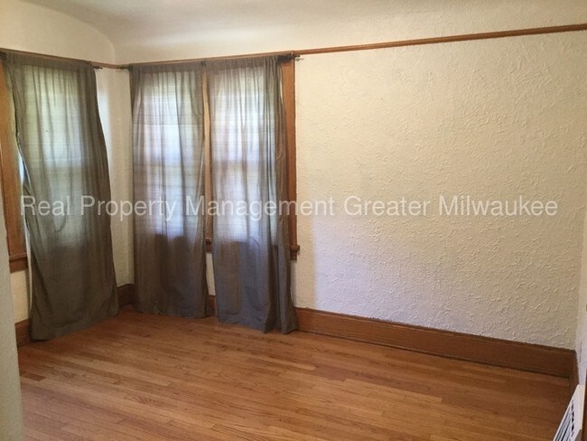 Building Photo - 2356 S 57th St