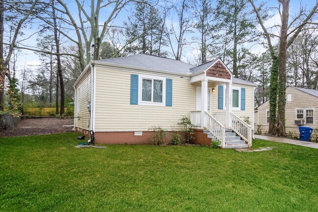 Building Photo - 1294 Almont Dr SW