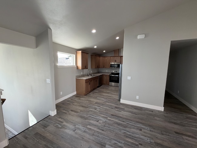 Building Photo - 1329 Lynn Ave