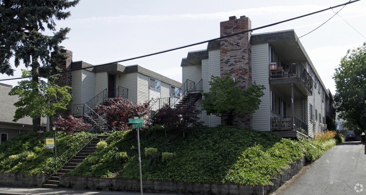 Primary Photo - Yamhill Apartments