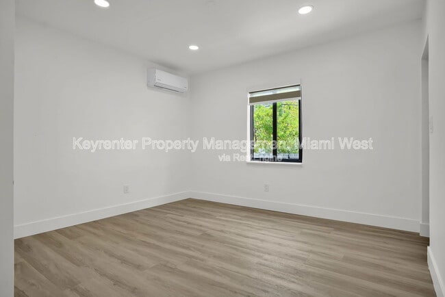 Foto del edificio - 210 Beacom Blvd