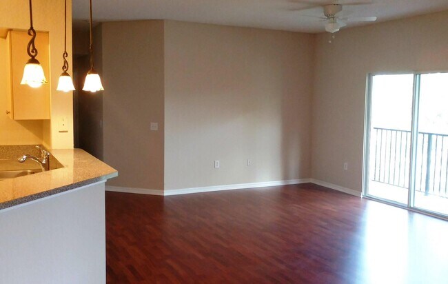 Building Photo - 360 Crestwood Cir