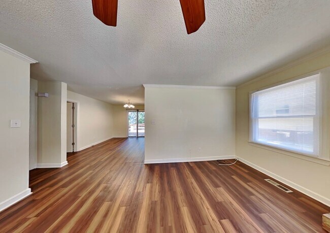 Foto del edificio - 3612 Ladywood Ct