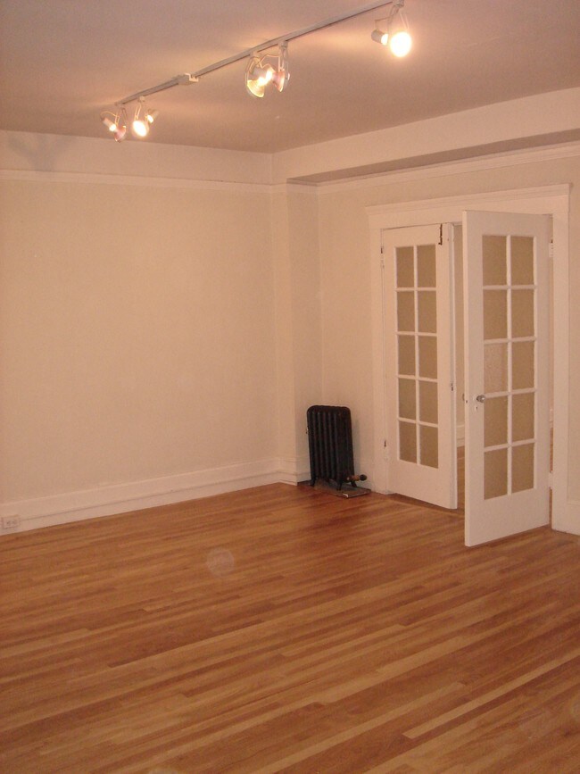 Building Photo - 555 O'Farrell St
