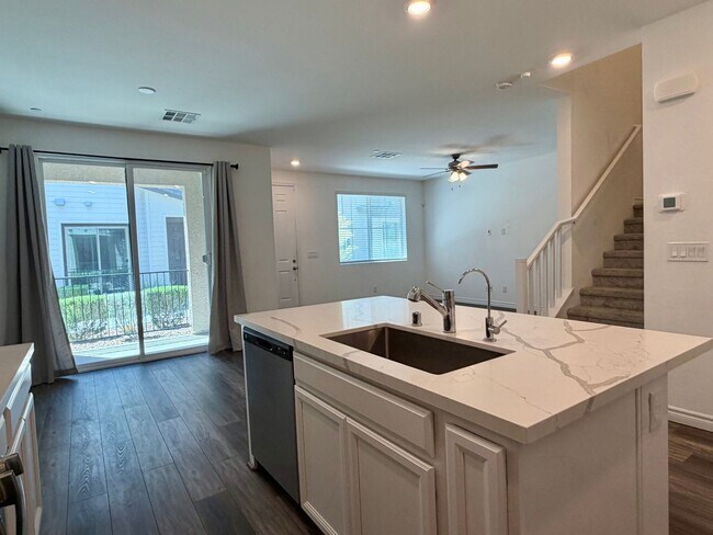 Foto del edificio - Amazing NLV 3 bed townhome