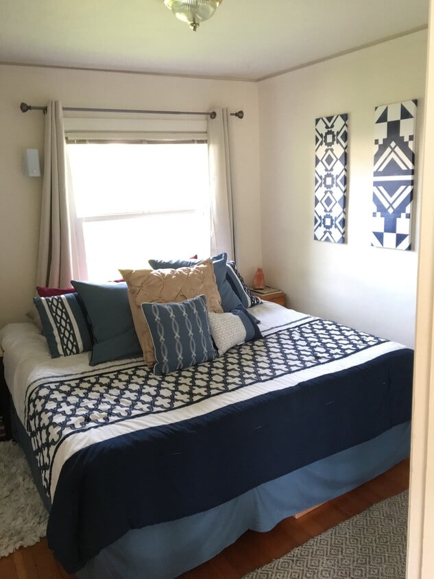 Primary Photo - Two bedroom 1.5 bath walking distance to C...