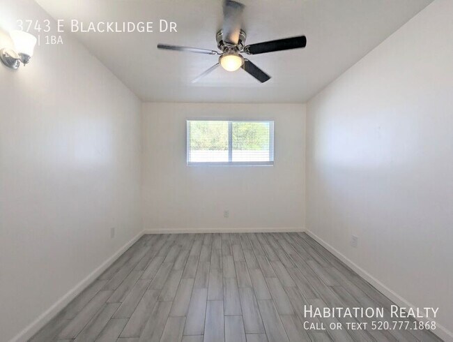 Foto del edificio - 3743 E Blacklidge Dr