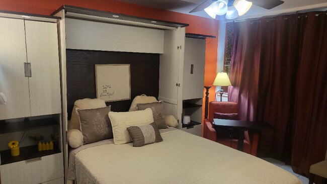 Foto del edificio - 913 Riviera St