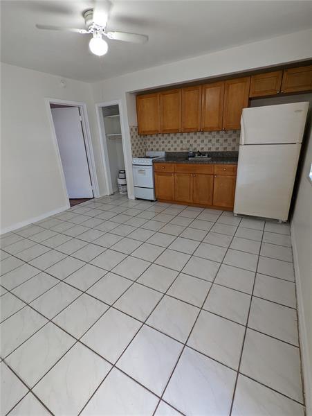 Foto del edificio - 5636 Hayes St