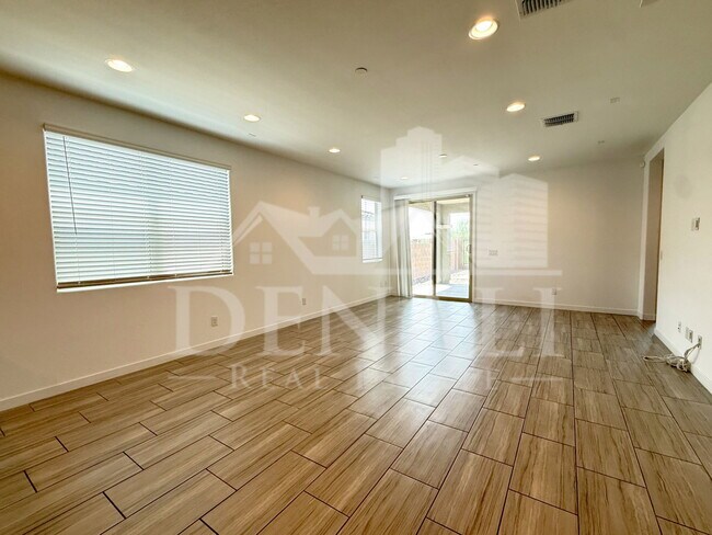 Building Photo - 12523 W Calle de Sol