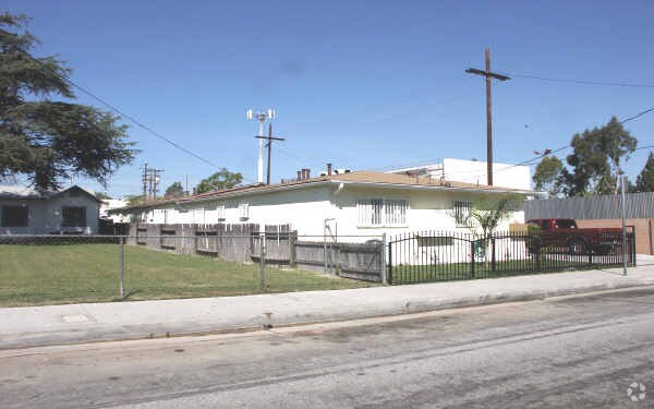 Primary Photo - 2737 Strathmore Ave
