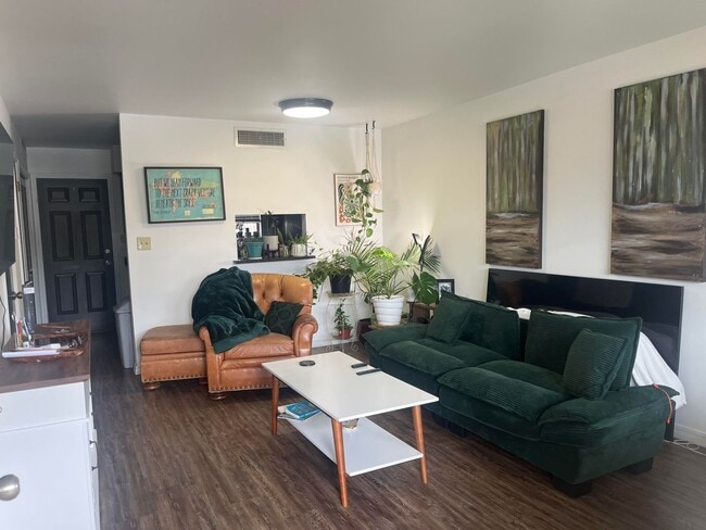 Foto del edificio - This well-maintained 2-bedroom, 1.5-bath home in Russellville, AR