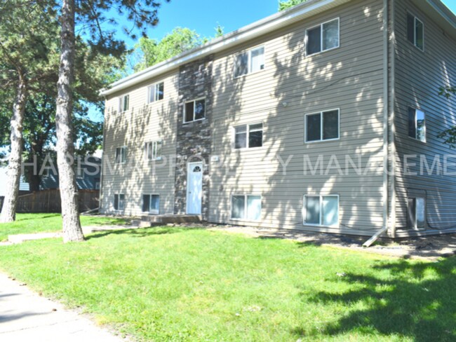 Building Photo - 108 S Garfield Ave