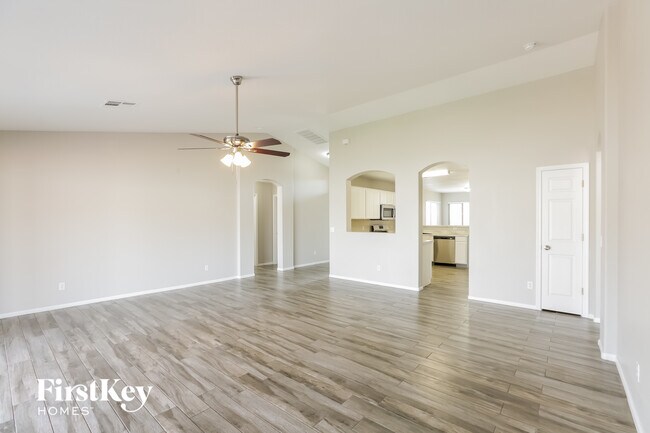 Foto del edificio - 7017 N 77th Dr