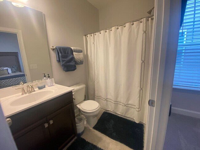 Foto del edificio - Brier Creek Living in a 4 Bedroom 3.5 Bath...