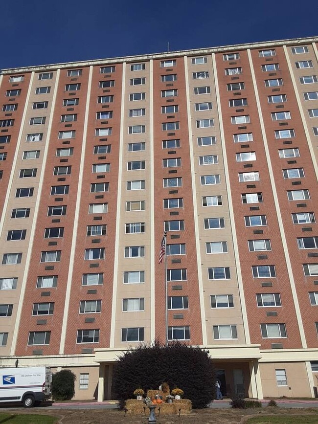 Building Photo - Efficciency apartment for rent