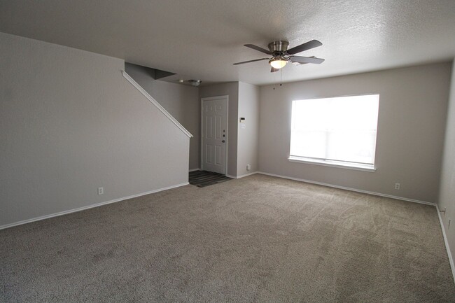 Building Photo - 9 Great Hills Dr