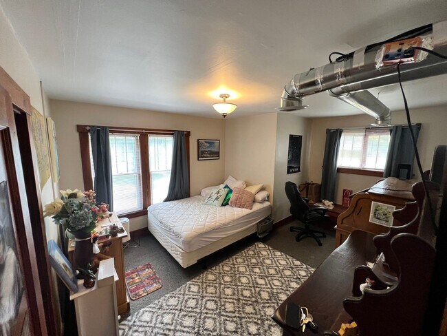 Building Photo - 2 bedroom 1 bath in Central Manhattan, KS ...