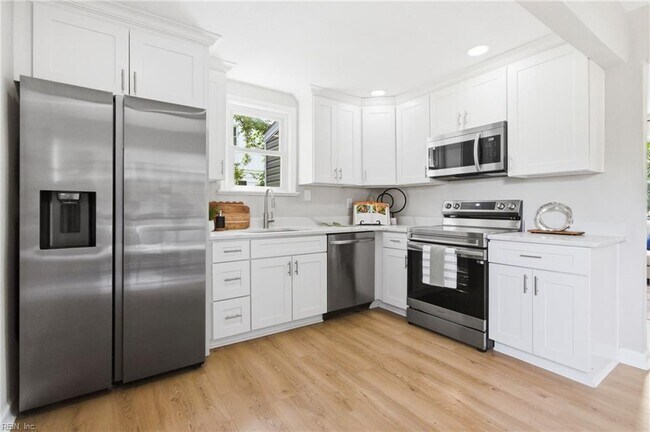 Foto del edificio - 6388 Partridge St