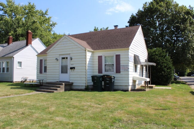 Building Photo - 1413 W Main St