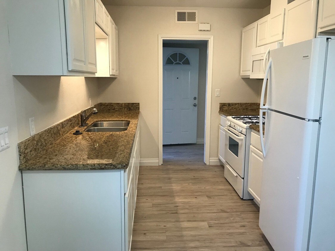 Foto principal - 5630 Sultana Ave
