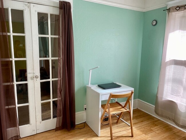 Building Photo - 2 bedroom