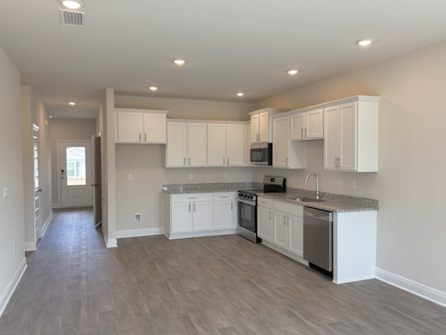 Foto del edificio - 13691 Logan Pl