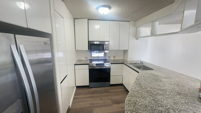 Photo - HONOLULU PARK PLACE - Newly Renovated Spacious 1 Bedroom, 1 Bathroom, 1 Parking & Lanai! House