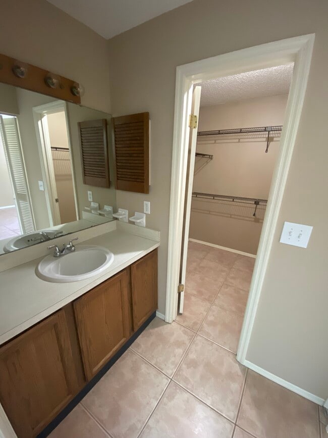 Building Photo - 2417 Brittany Ct