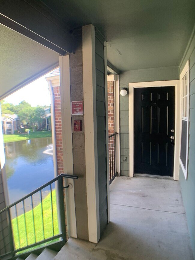 Building Photo - Beautiful 2/2 in an amazing secure community