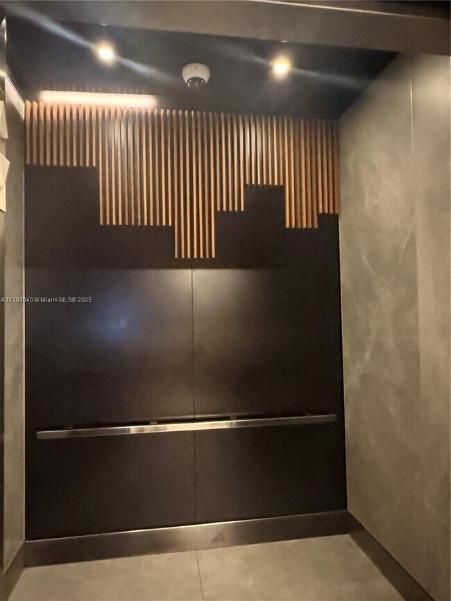 Foto del edificio - 350 S Miami Ave