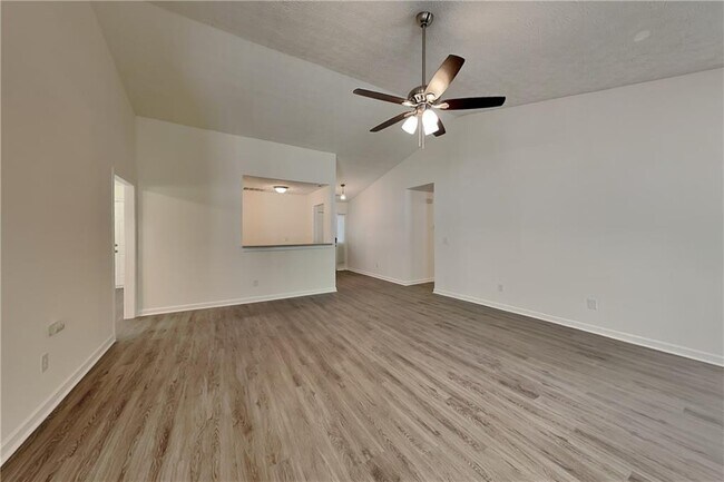 Foto del edificio - 5784 Shoal Creek Dr