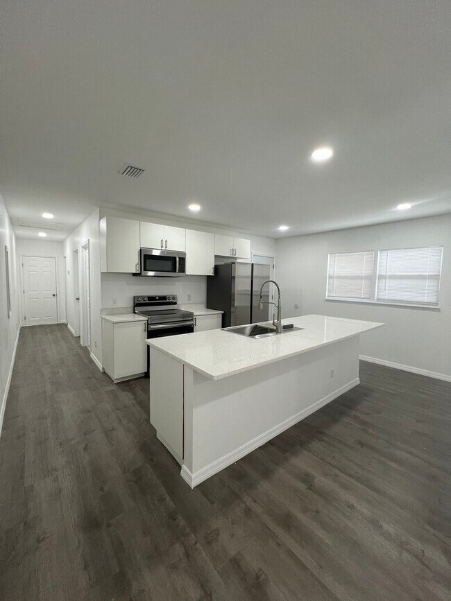 Foto del edificio - 1497 W 13th St