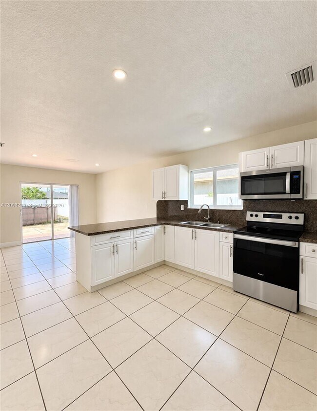 Foto del edificio - 3620 NW 189th St