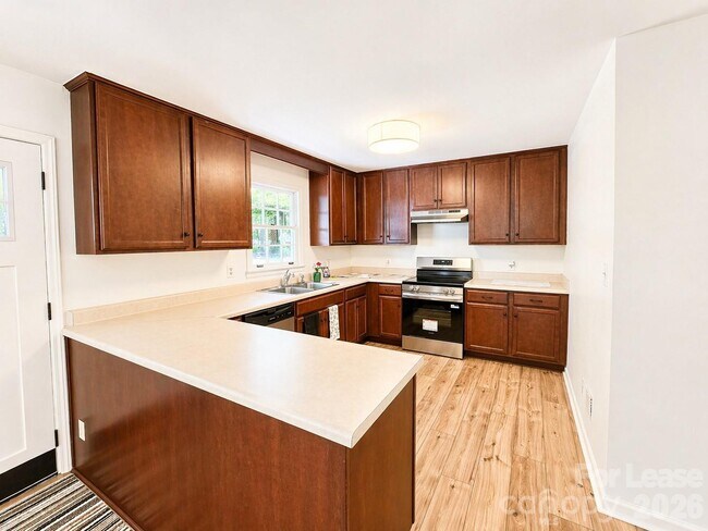 Foto del edificio - 2736 Miranda Rd