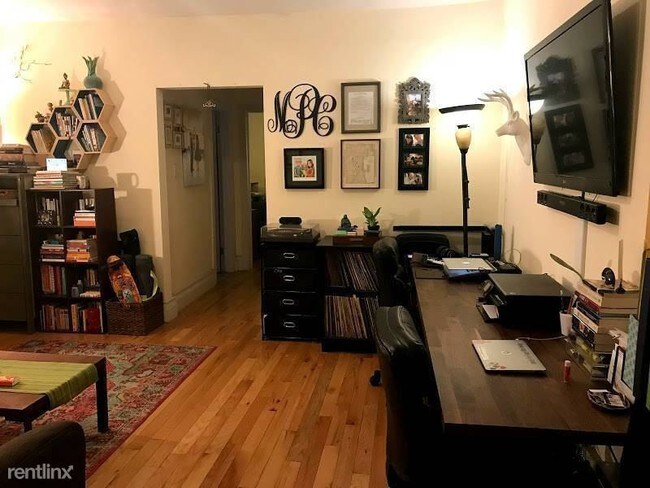 Foto del edificio - 1 br, 1 bath Apartment - 610 W 196th St