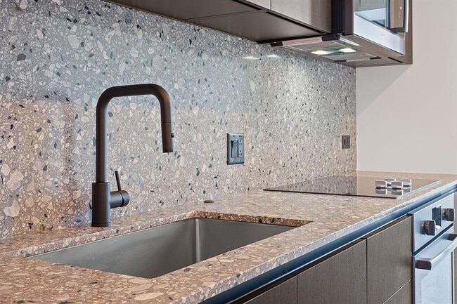 Building Photo - 84 East Ave