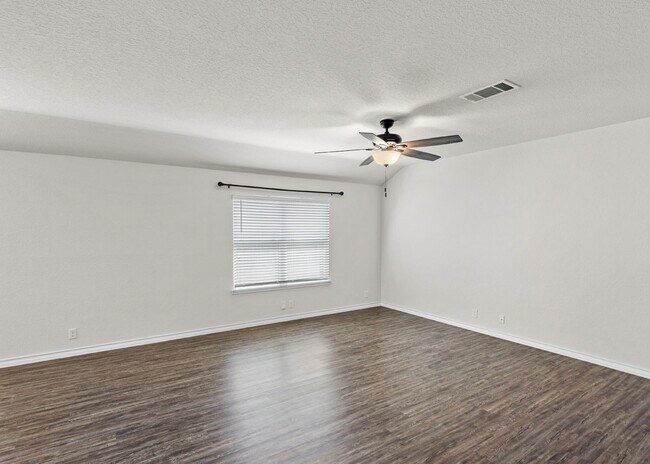 Building Photo - "4-Bedroom Haven in Cibolo with Spacious Living!"