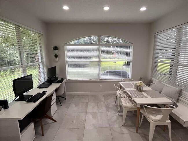 Building Photo - 1001 Landview Ct