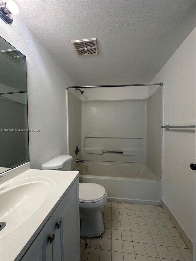 Foto del edificio - 7125 NW 186th St